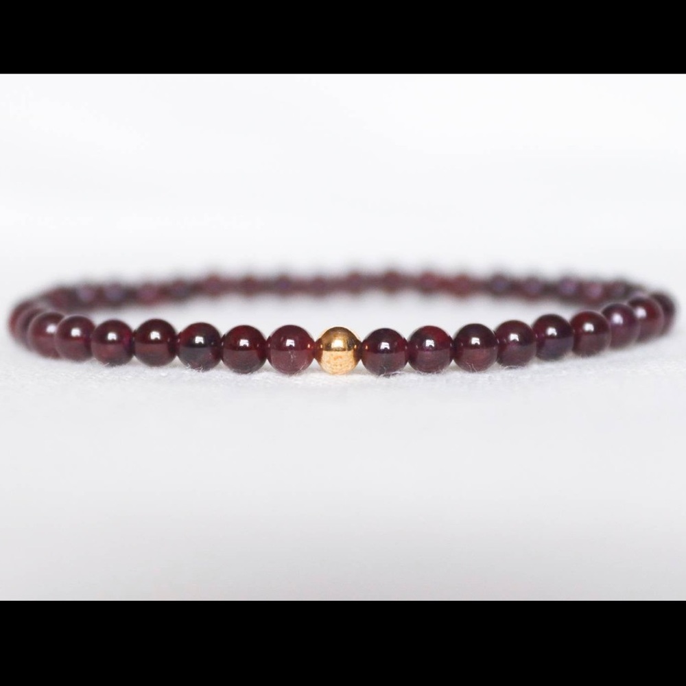 Garnet stretch Bracelet in gold or silver